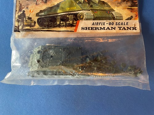Sherman M4 Mk.I Tank by Airfix, Patt.No.A3V in 00 Scale Vintage 1963 - Picture 3 of 6