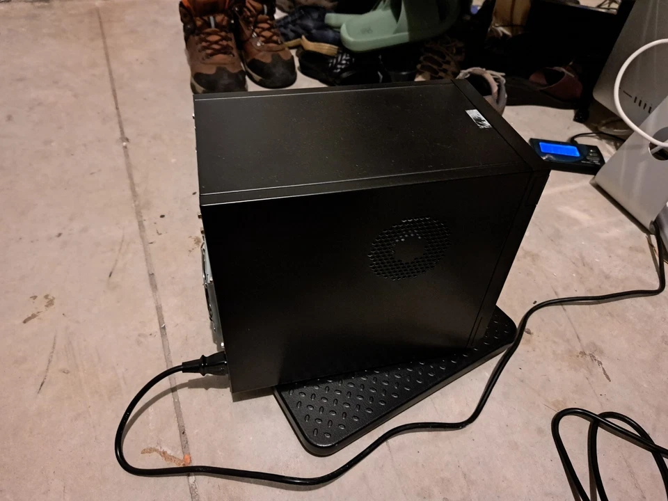 Netgear ReadyNAS Pro RNDP6000 |6 Bay|6x2TB HDD| 6 TRAYS| POWER CABLE - Image 4 of 4