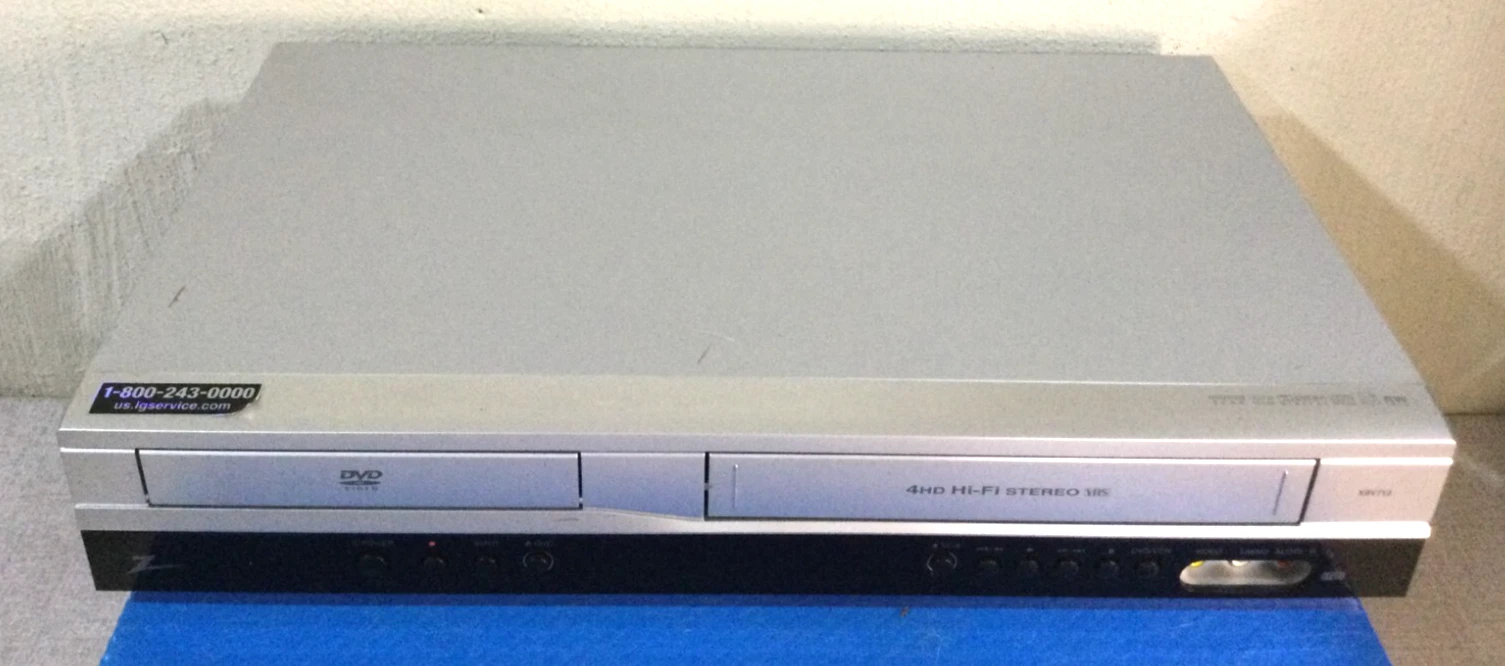 ZENITH XBV713 DVD VHS VCR COMBO PLAYER W/REMOTE