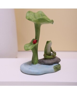 Frog Under Lotus Leaves Statue Garden Sculpture Tabletop Figurine Decor Gifts