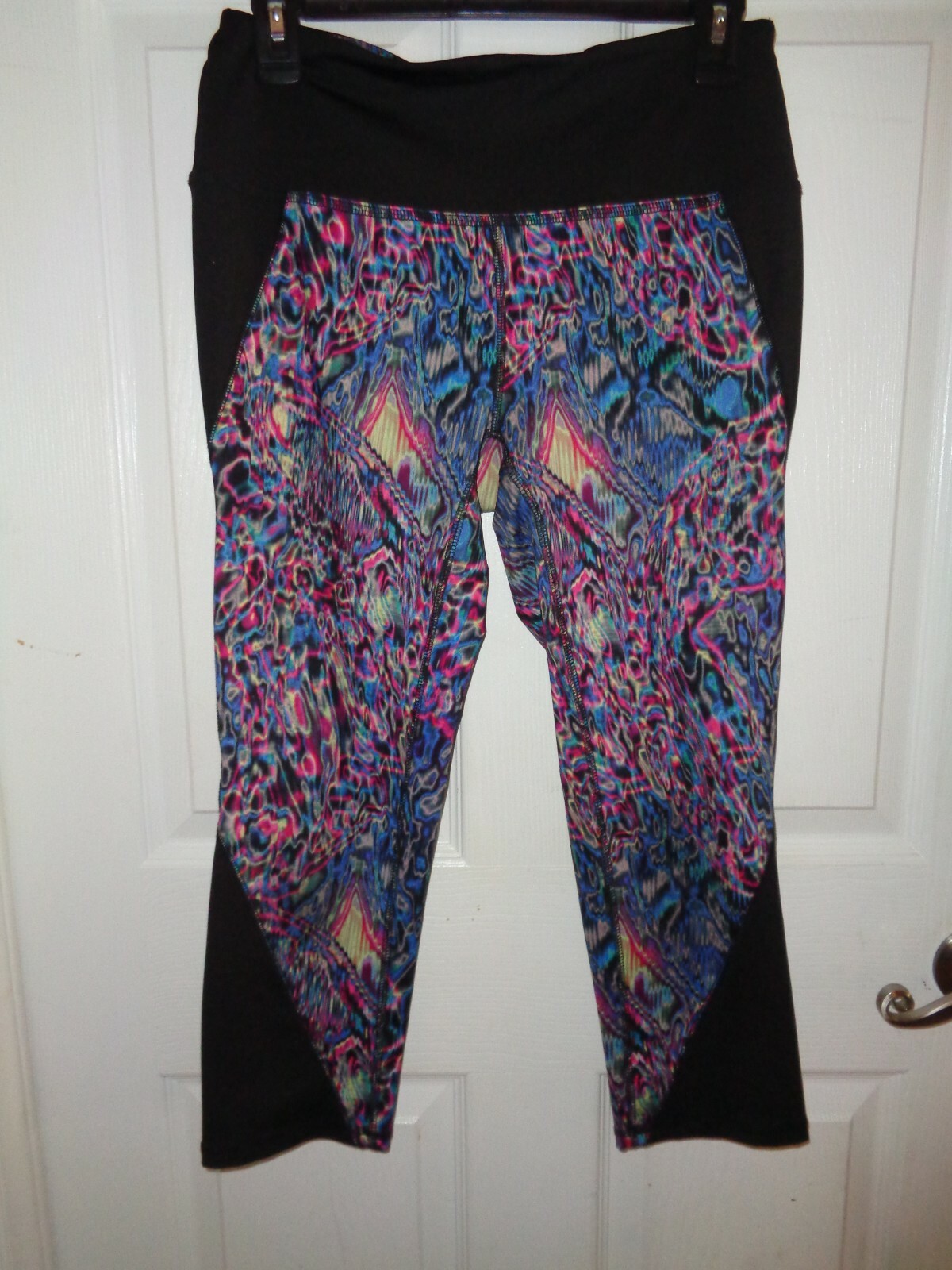 RBX Cropped Capri Leggings Women’s Medium M  Multi Color Print