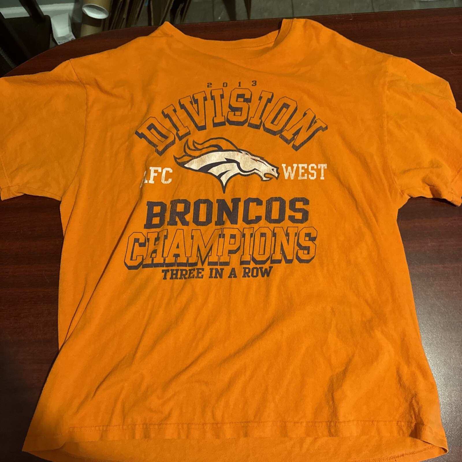 Maglietta NFL Denver Broncos 2013 Division Champions 3 in fila per adulti taglia XL