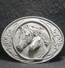 WI07103 VINTAGE 1991 TWO HORSE HEADS ANIMAL ARTWORK MENS PEWTER BELT BUCKLE