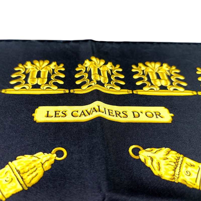 Bufanda de seda vintage Hermès "Les Cavaliers D'Or" de V. Rybal 1975 rara Carre 90 Foto 4 de 4