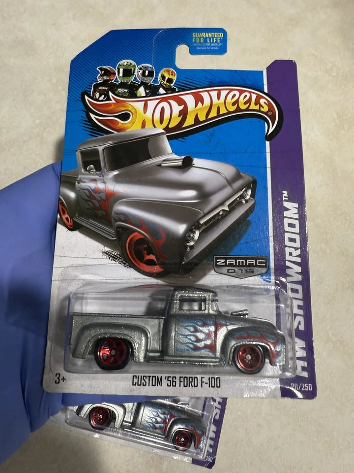 (2) Camioneta pickup Ford F-100 Hot Wheels Zamac Custom '56 Foto 4 de 4