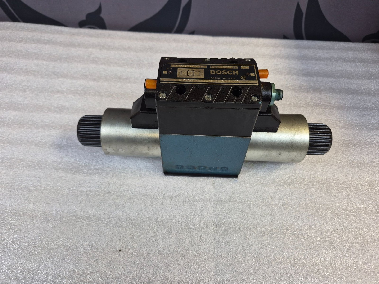 Bosch 081WV10P1V1004KE024/00E51 Hydraulic Directional Valve USED