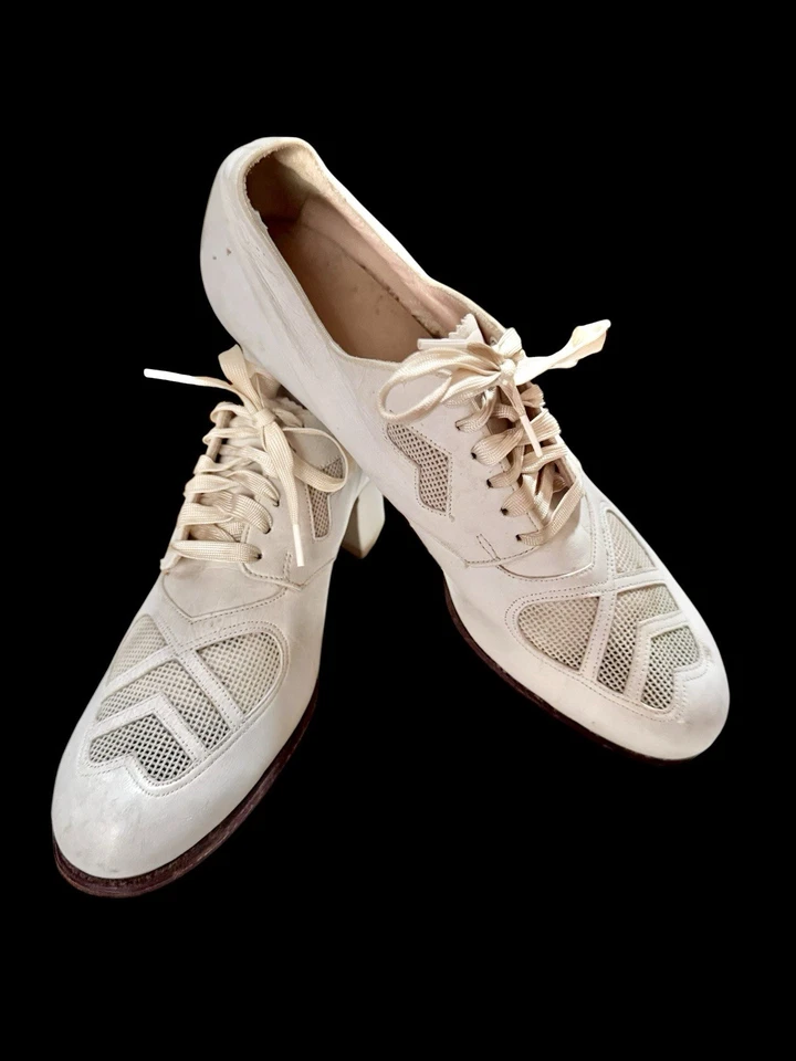 Vintage 1940’s Cream Colored Lace Up Oxfords Heels  - Image 4 of 4