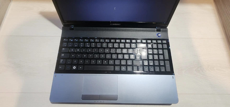 CHEAP LAPTOP Samsung 300E i3 Cores, 8GB DDR3, MICROSOFT OFFICE 2024, Win 10 - Image 2 of 4