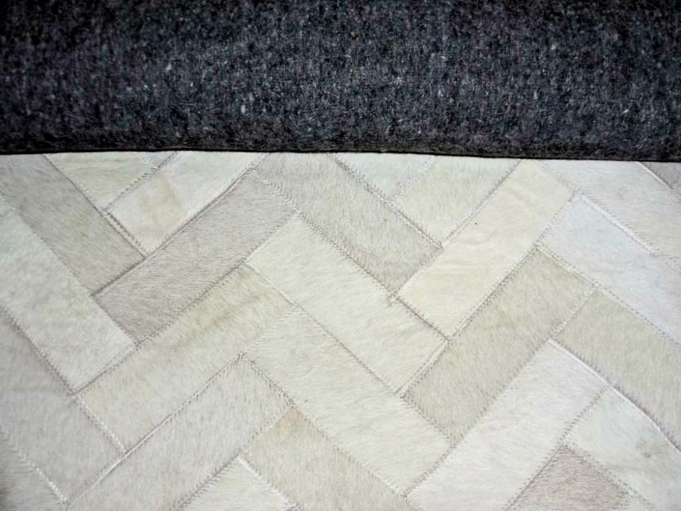 Bashian Santa Fe Hand Stitched Chevron Cowhide Rug Cream 4' x 6'  H112-H12 - Image 2 of 4