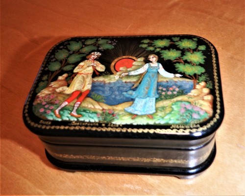 New Price:  Russian wooden hand painted box Boy and Girl with sunrise - Bild 1 von 6