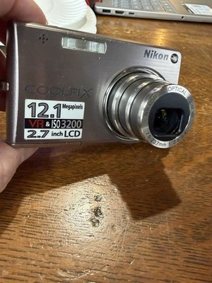 Nikon Coolpix S700 12.1MP 3x Optical Zoom Vibration Reduction