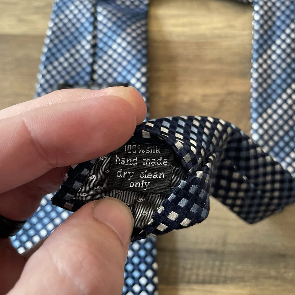 Corbata clásica Andrew Fezza New York azul plata diamante a cuadros patrón de rayas Foto 3 de 4