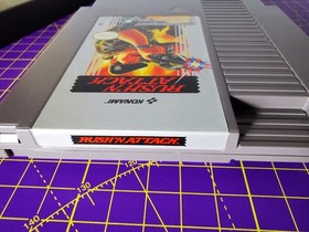 Cartucho de sistema de entretenimiento Rush 'N Attack NES Nintendo + funda antipolvo