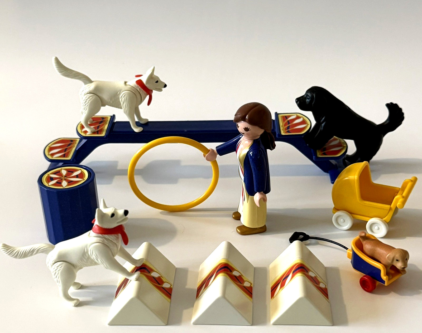Playmobil Circus Dog Show con Modellino Allenatore, Pacchetto Cani e Accessori