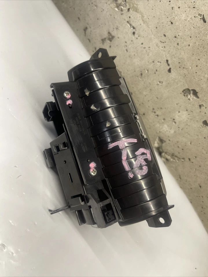 Nissan Sentra 2013-2018 consola central almacenamiento con 12 voltios 120 vatios accesorio Foto 4 de 4