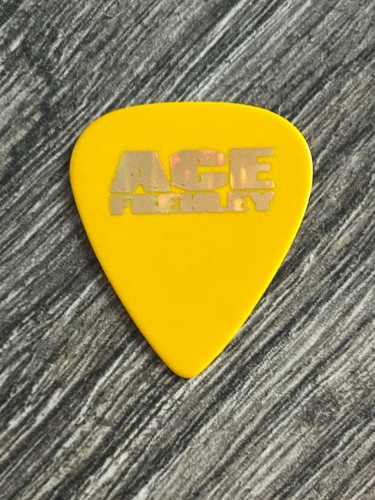 Kiss Guitar Pick ACE FREHLEY Just For Fun Japan Tour ANGLED PLAYING CARD Yellow - Picture 2 of 2