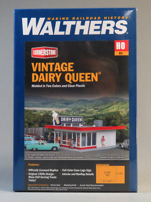 WALTHERS CORNERSTONE HO SCALE VINTAGE DAIRY QUEEN KIT train stand W933-3484 NEW