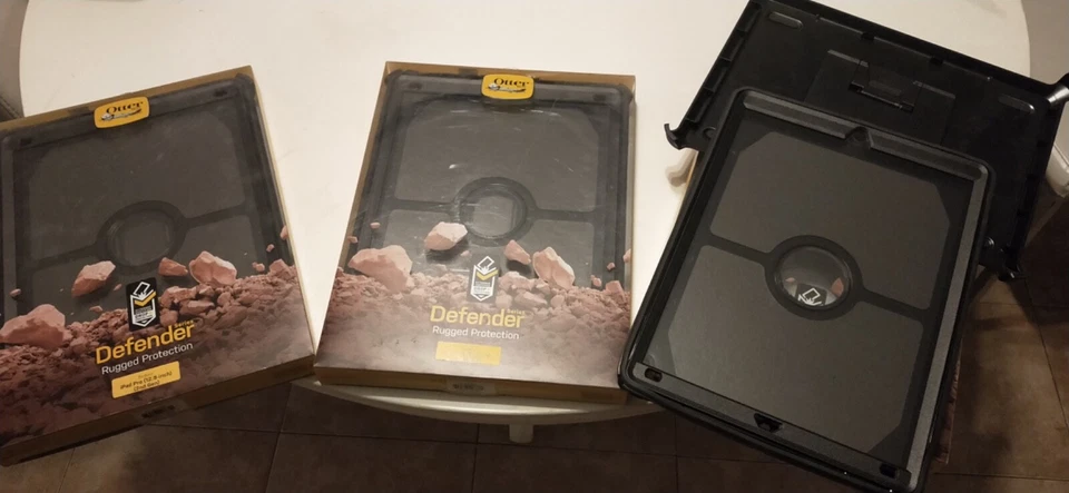 Custodia Otter Box Defender iPad Pro 12.9 inch 2' Generazione vendo 3 pz stock - Immagine 2 di 4