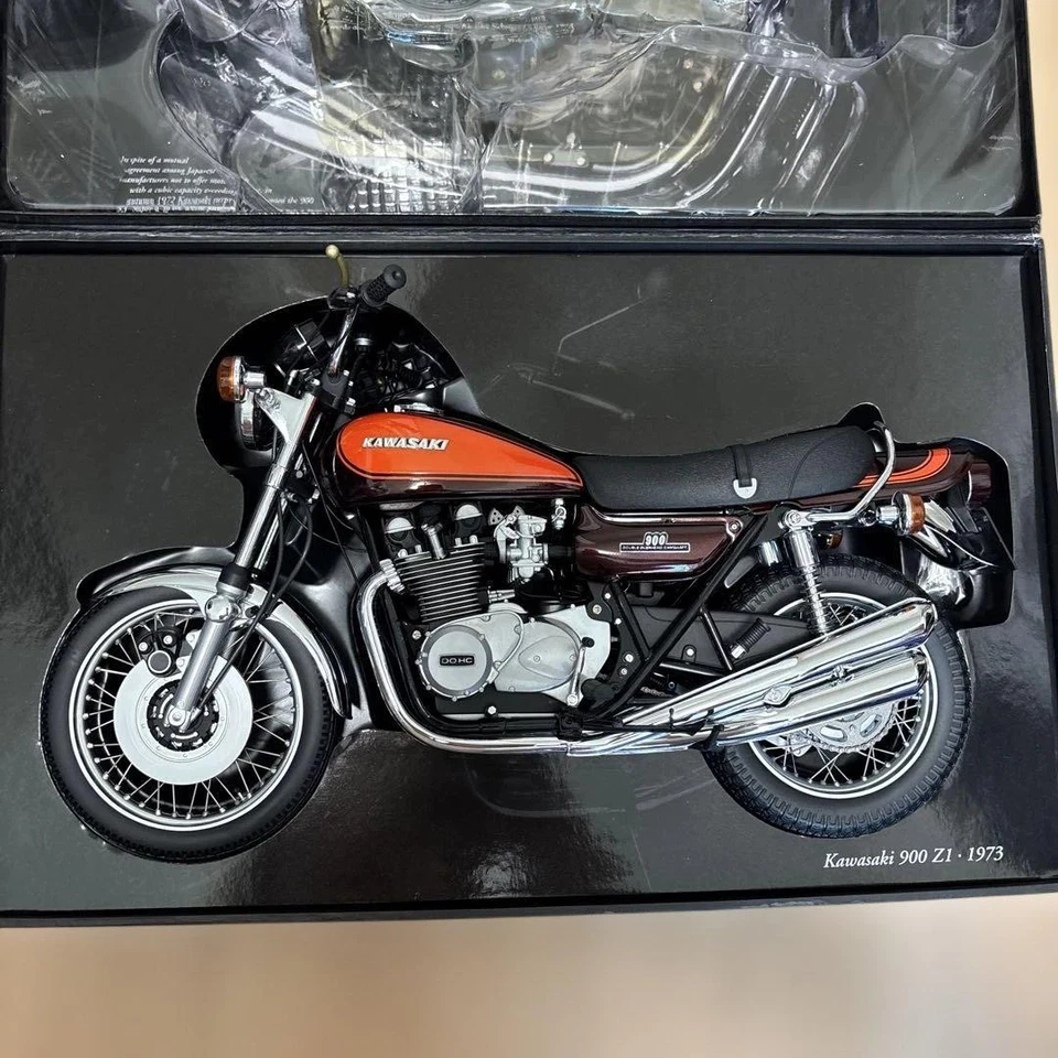 Minichamps Kawasaki 900Z1 1/6 Scale Diecast Motorcycle Model Replica - image 4 of 4
