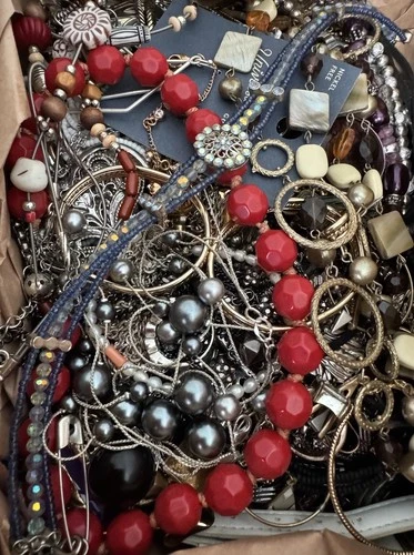 6-4.7 lb. Bulk Assorted Vintage & Modern Costume/Fashion Jewelry Mixed Lot