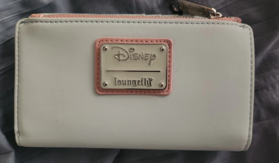 Billetera Disney Loungefly Dumbo Clásica Azul Pastel Billetera Usada Coleccionable Foto 2 de 4