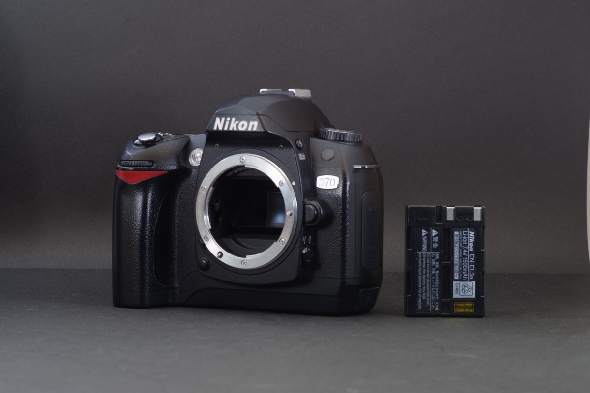 Top Mint】 NIKON D70 6.1MP CCD APS-C Digital SLR Camera Body from
