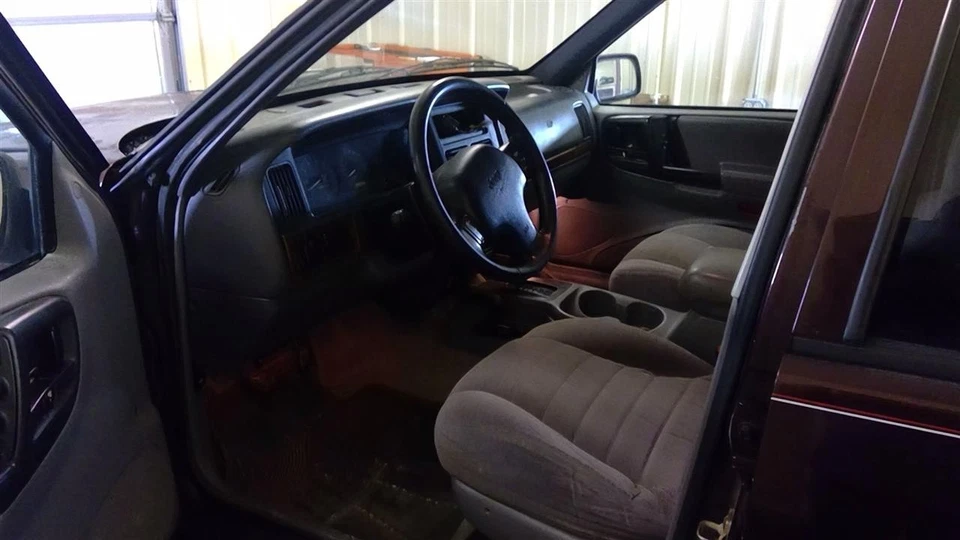 Compresor de aire acondicionado usado para: Jeep Grand Cherokee 1996 6-242 4,0 grado A Foto 2 de 4