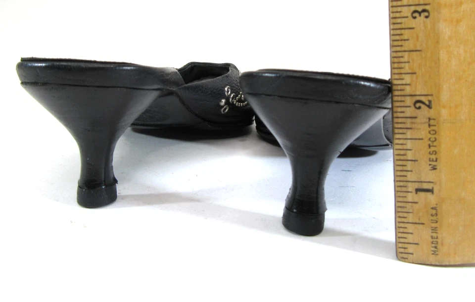 Antigo GIANNI VERSACE couro preto cravejado Mule Shoes salto gatinho Itália UE 36 EUA 6 - Imagem 4 de 4