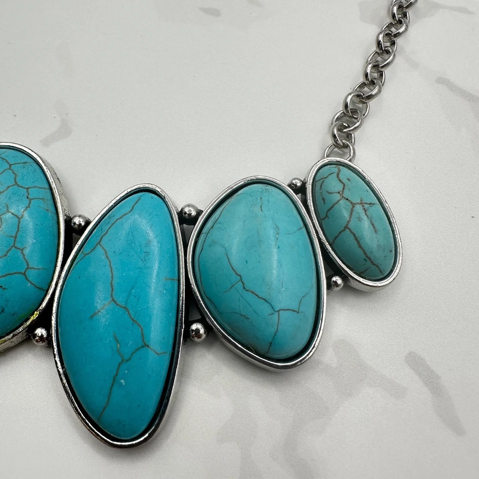 Conjunto de Colar e Brincos Paparazzi Turquesa Declaração, Tom Prata Vintage - Imagem 4 de 4