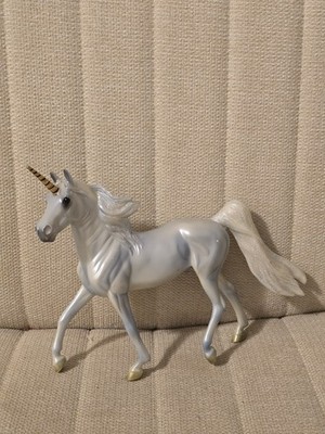 BREYER #62051 - FORTHWIND - UNICORN 