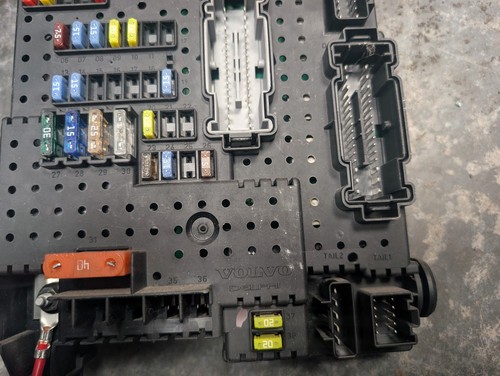 Volvo XC90 BCM / Fuse Board - 30786646 - Body Control Module 30786646 - Picture 3 of 7