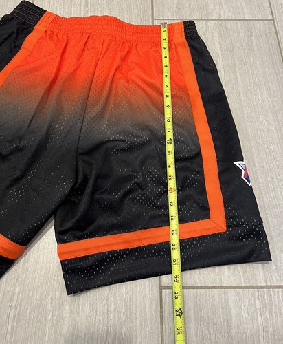 Neu mit Etikett Mitchell & Ness Knicks NBA Swingman Shorts schwarz/orange Herren Größe XL - Bild 6 von 10