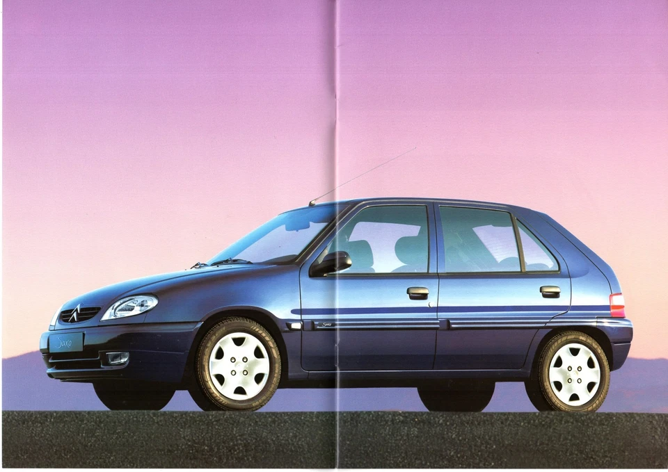 Citroen Saxo 2000-2003 UK Market Brochure VTR, VTS, Furio, Desire, Forte & First - Image 2 of 2