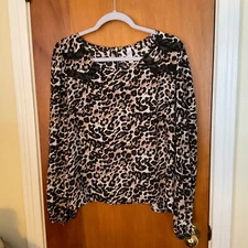 Xhilaration Women’s Leopard Animal Print Blouse Sz XL Tan Black Partial Back Zip