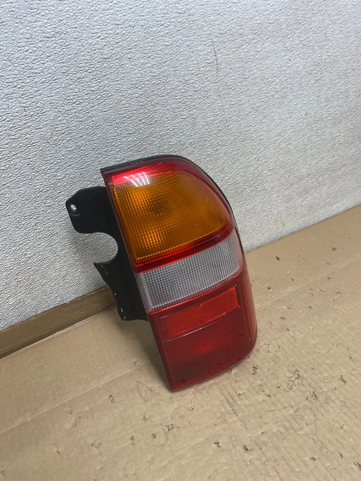 Оригинальный правосторонний задний фонарь для Suzuki XL-7 Vitara 1999–2003 годов выпуска U2988 DW - Изображение 3 из 4