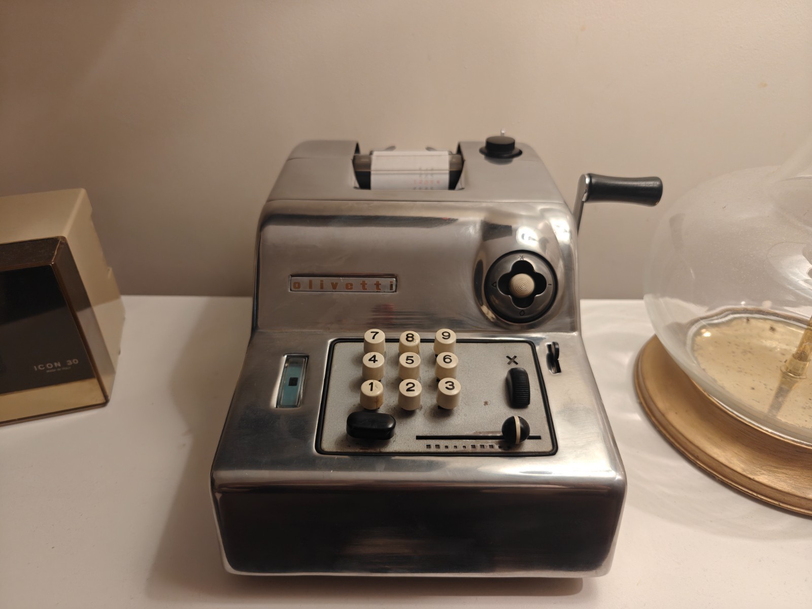 OLIVETTI SUMMA PRIMA 15 ADDING MACHINE. SILVER METAL. MARCELO NIZZOLI DESIGN 50s