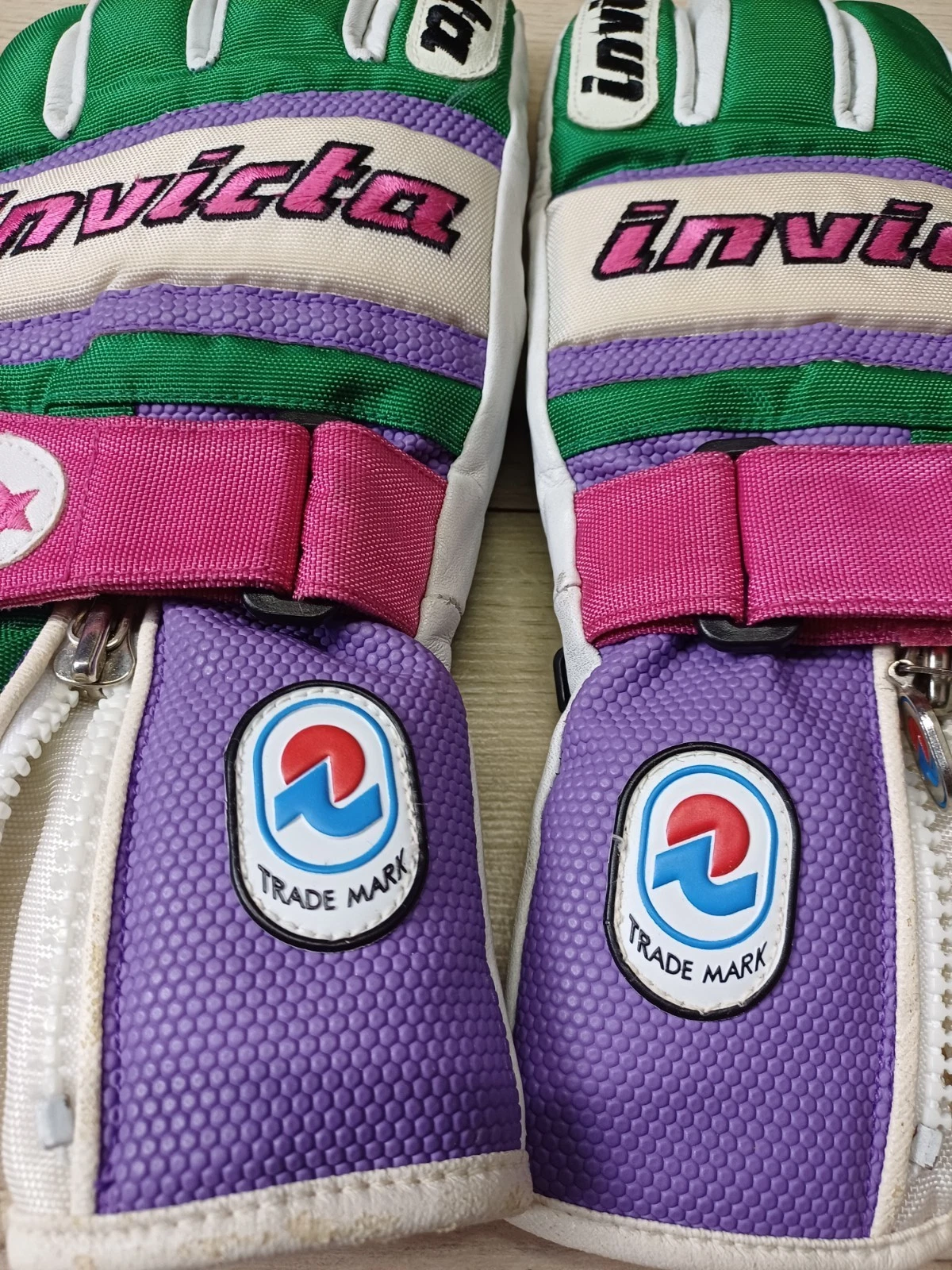 Invicta Snow Ski Track Gloves Size 6