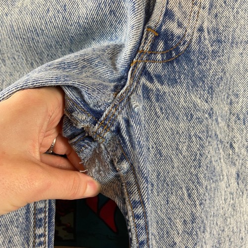 Vintage 90s Light Acid Wash USA Levis 501s Button Fly Jeans 33x29 - Picture 4 of 10