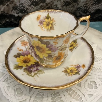 VTG Elizabethan Fine Bone China Cup & Saucer - Tudor - NEW - Daisies - Gold Rims