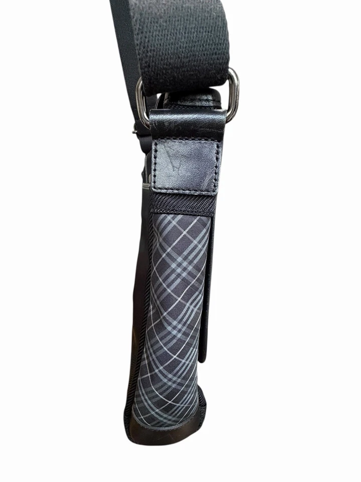 Bolso bandolera Burberry Black Label para hombre a cuadros negro Foto 3 de 4