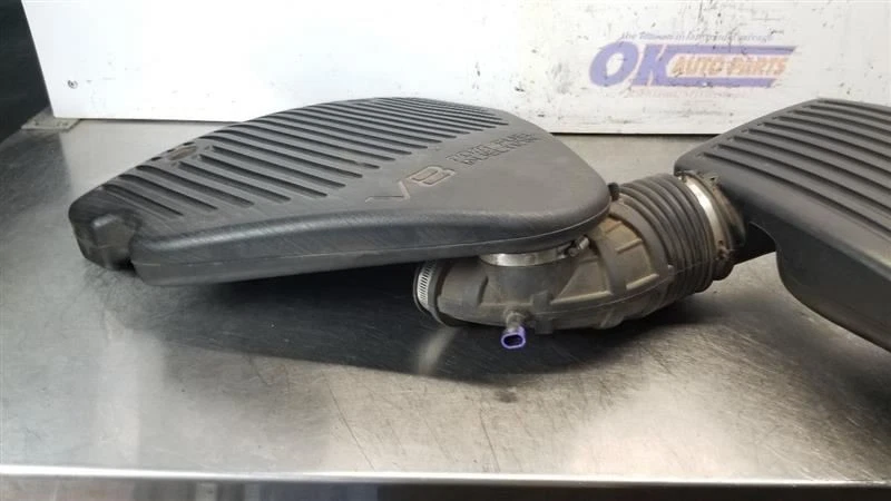96 CHEVY IMPALA SS 5.7L AIR CLEANER AIR BOX ASSEMBLY WITH RESONATORS - Image 4 of 4