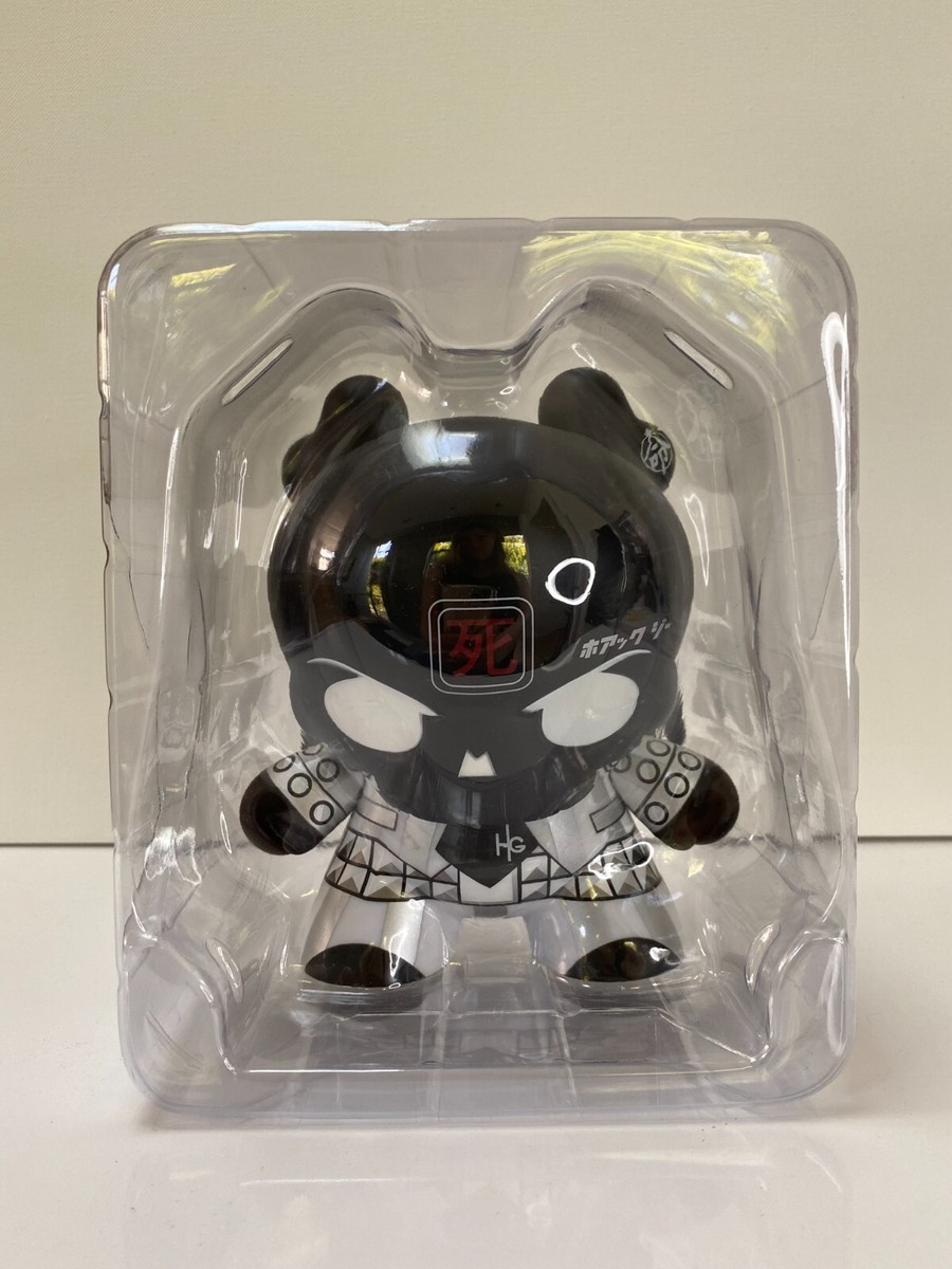 KIDROBOT Back In Black SKULLHEAD 8