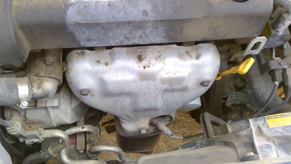 2004-2008 Chevy Aveo Exhaust Manifold Assembly With Heat Shield Oem 1.6l At - Image 3 of 4