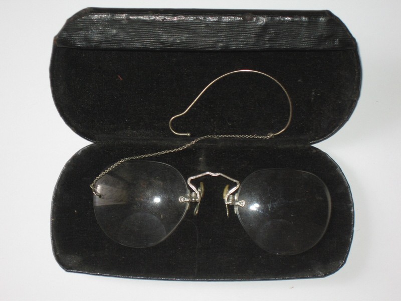 Antique rimless Prince Nez eyeglass'+earpiece+original case, art nouveau style