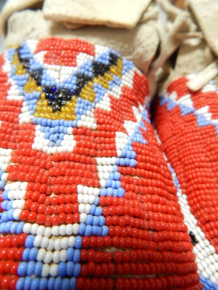 VINTAGE ANTIQUE ASSINIBOINE INDIAN SINEW SEWN + BEADED MOCCASINS HARD SOLES - Image 2 of 4