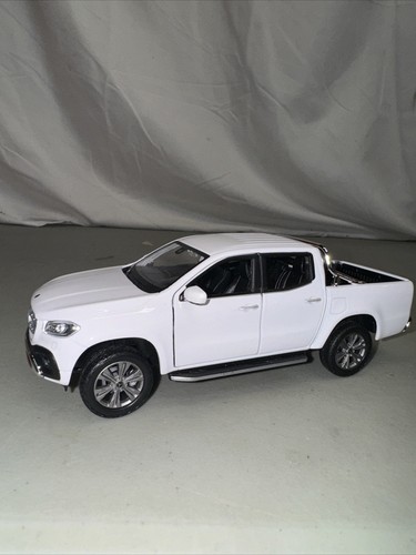*BRAND NEW* Welly 1:24 Diecast Car Mercedes-Benz X-Class White Truck SUV Wagon