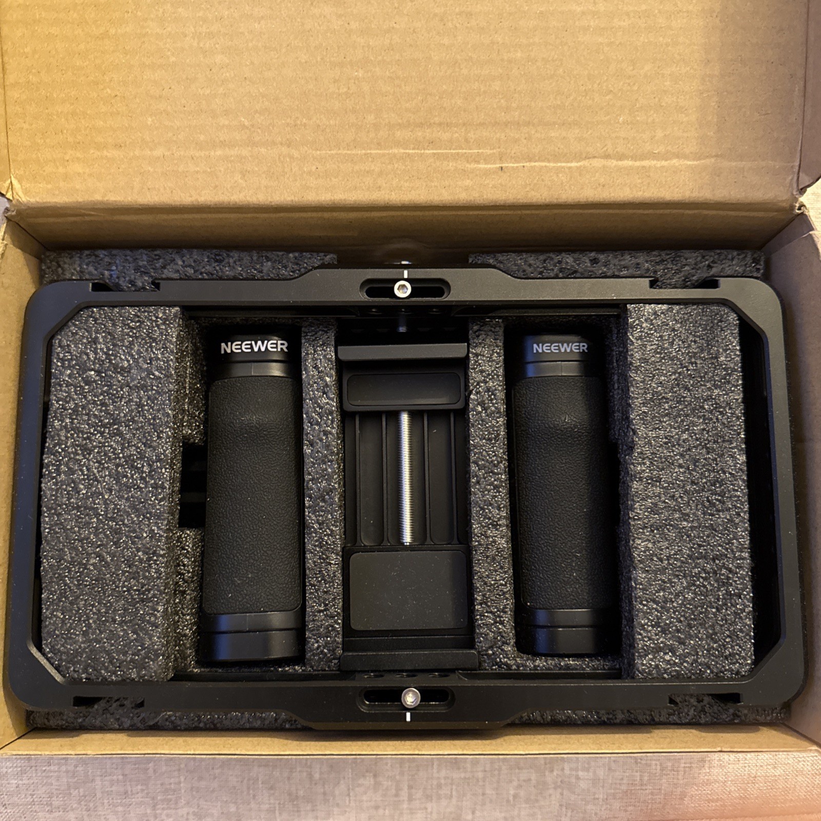 NEEWER PA009E universal phone cage kit with Dual Handle Android/iOS system