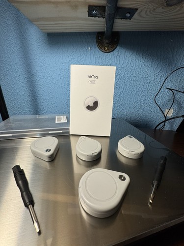 BRAND NEW SEALED GENUINE Apple AirTag Pack Of 4 & Air Tags Cases Magnets
