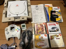 SEGA DreamCast Console (HKT-3000) & Controller with 2 games and BOX 0128