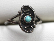 Vintage Sterling Silver 925 small southwestern style turquoise ring size 4 1/2